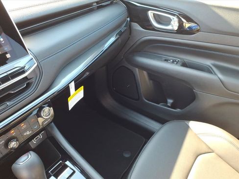 New 2026 Jeep Compass Limited AWD/4WD image 17