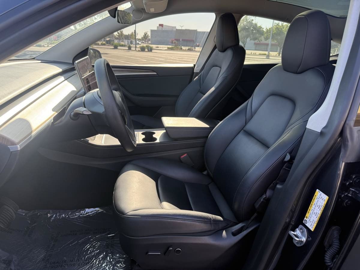 Used 2024 Tesla Model Y Long Range RWD image 14