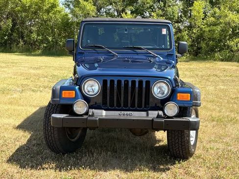 Used 2005 Jeep Wrangler Rubicon w/ Security Group AWD/4WD image 9