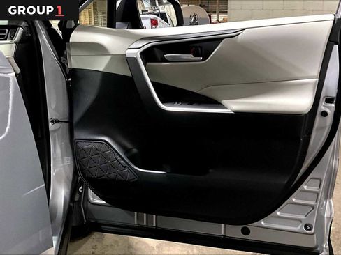 Used 2020 Toyota RAV4 XLE w/ Convenience Package image 23