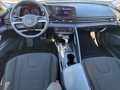 Used 2023 Hyundai Elantra SEL image 4