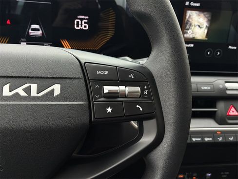 New 2025 Kia K4 LXS image 25