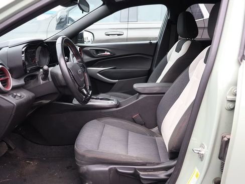 Used 2024 Chevrolet Trax RS w/ Driver Confidence Package FWD image 9