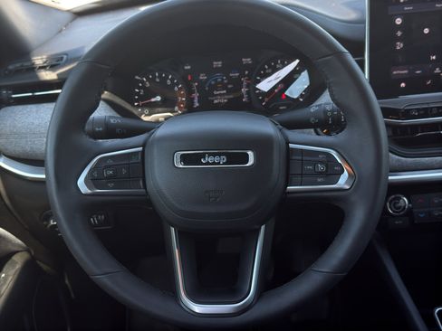 Used 2024 Jeep Compass Latitude AWD/4WD image 30