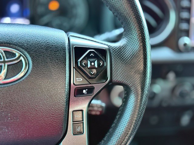 Used 2022 Toyota Tacoma TRD Off-Road AWD/4WD image 33