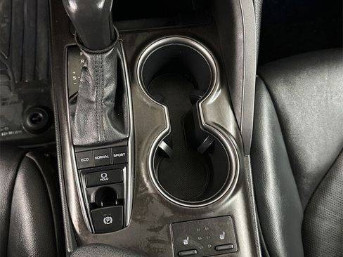 Used 2022 Toyota Camry XSE image 19