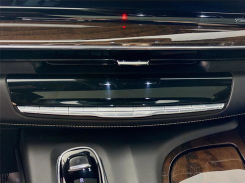 Used 2021 Cadillac Escalade Sport Platinum image 17