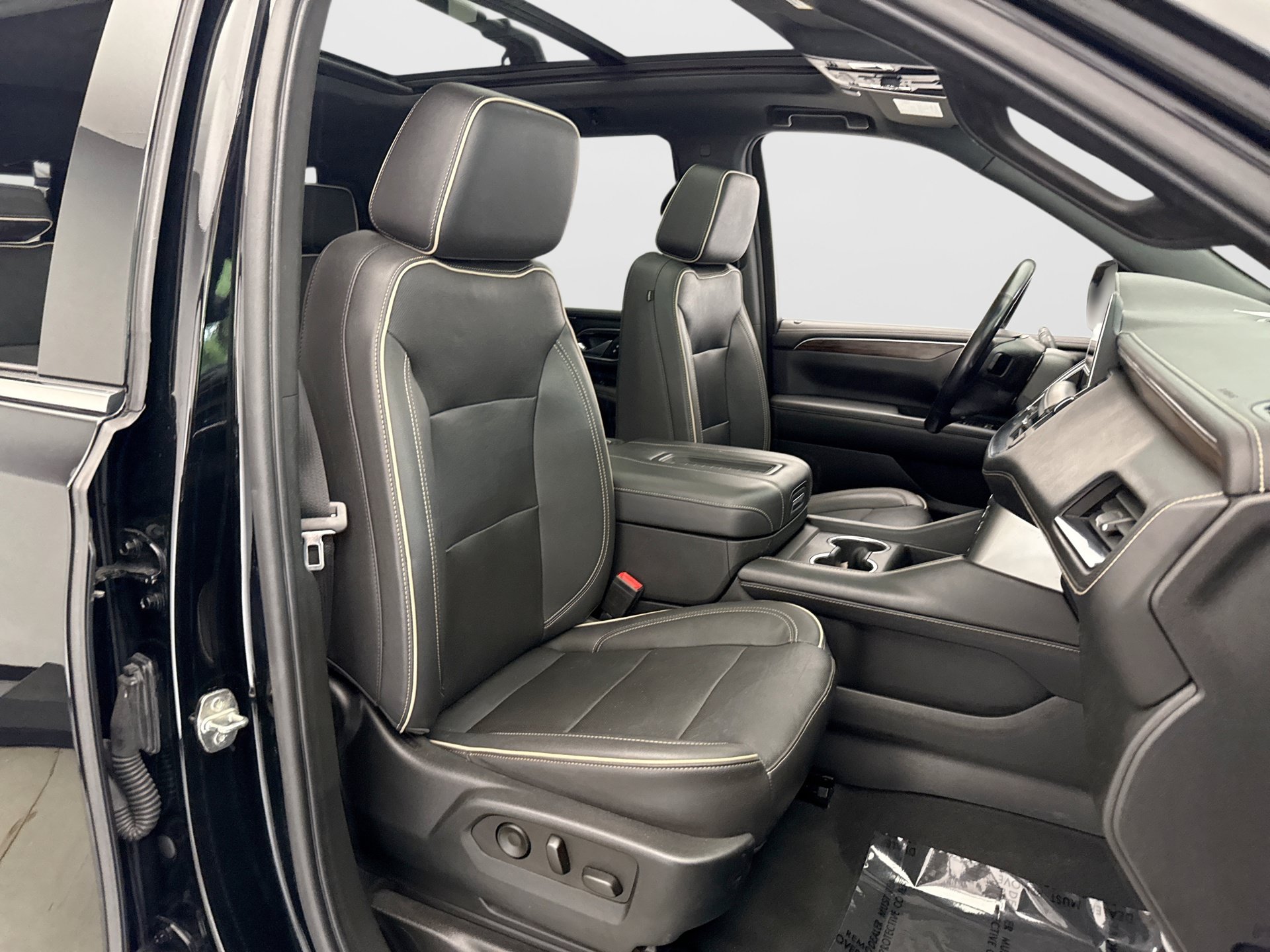 Used 2022 Chevrolet Tahoe Premier AWD/4WD image 17