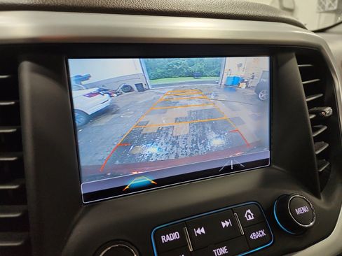 Used 2017 GMC Acadia SLT FWD image 18