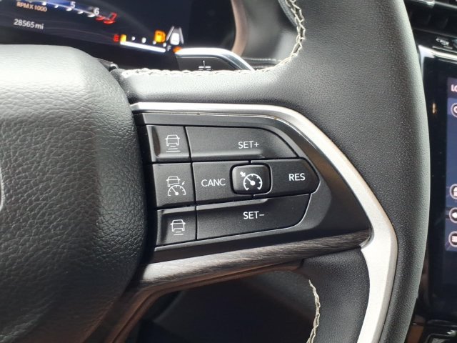 Used 2023 Jeep Grand Cherokee Limited AWD/4WD image 23