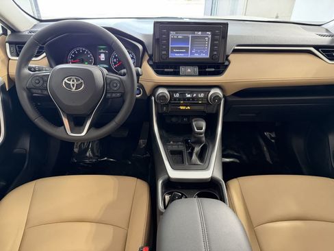 Used 2019 Toyota RAV4 XLE Premium FWD image 12