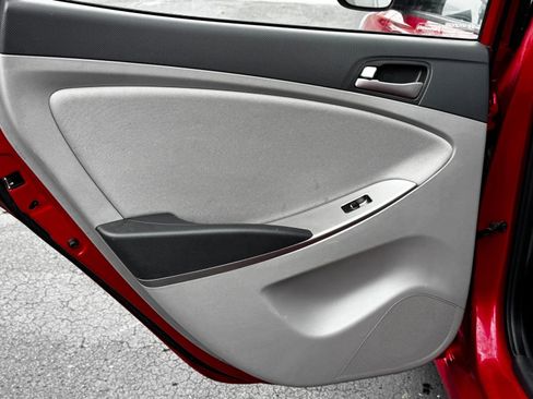 Used 2015 Hyundai Accent GLS image 12