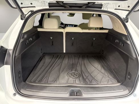 Used 2022 Buick Envision Essence w/ Technology Package I FWD image 32