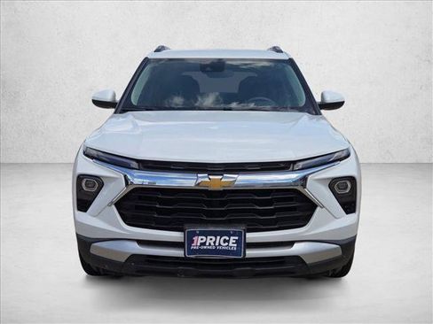Used 2025 Chevrolet TrailBlazer LT w/ Driver Confidence Package AWD/4WD image 2