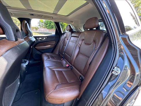 Used 2018 Volvo XC60 T5 Momentum w/ Convenience Package AWD/4WD image 29