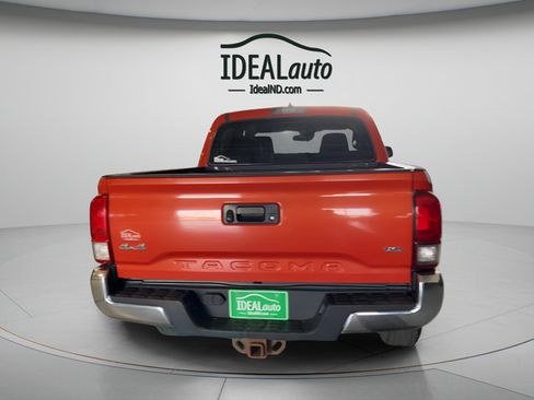 Used 2018 Toyota Tacoma SR5 AWD/4WD image 3