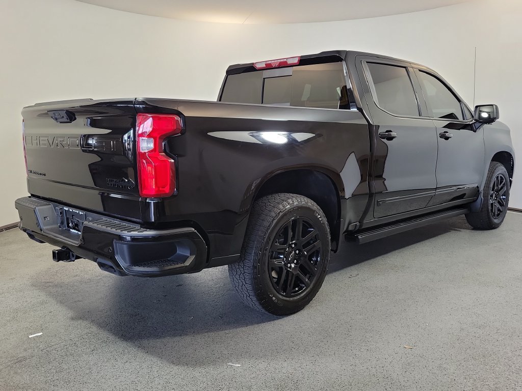 Used 2025 Chevrolet Silverado 1500 High Country w/ Midnight Edition AWD/4WD image 6