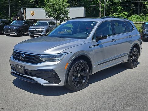 Certified 2024 Volkswagen Tiguan SE R-Line AWD/4WD image 4