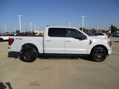 Used 2022 Ford F150 XLT w/ Equipment Group 302A High image 11