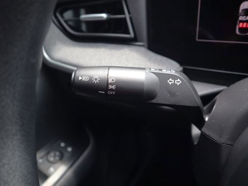 Used 2025 Nissan Kicks SV image 21