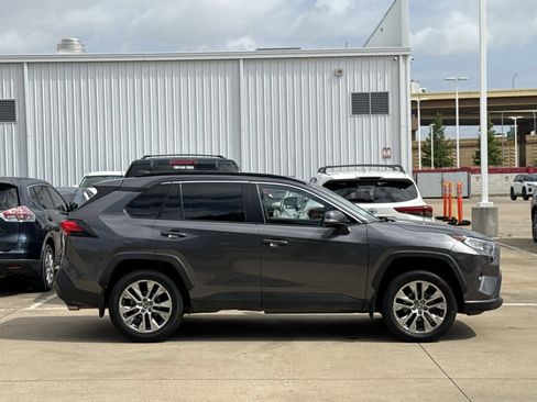 Used 2021 Toyota RAV4 XLE Premium FWD image 3