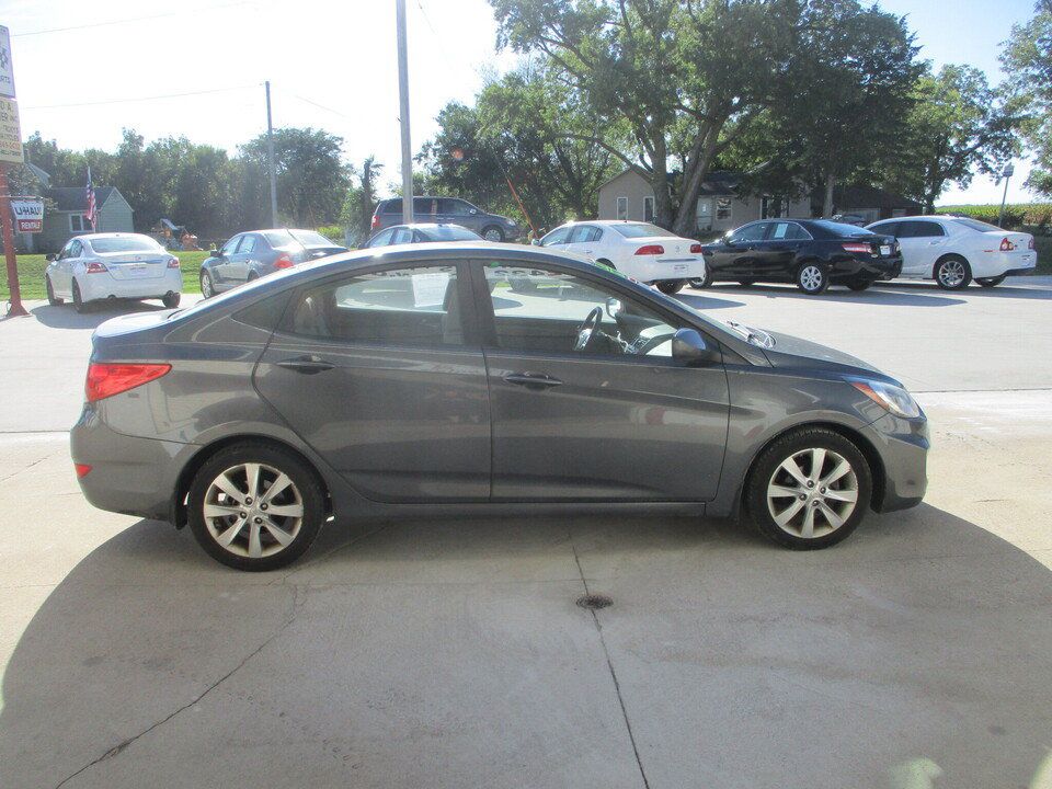 Used 2012 Hyundai Accent GLS w/ Premium Pkg 3 FWD image 2