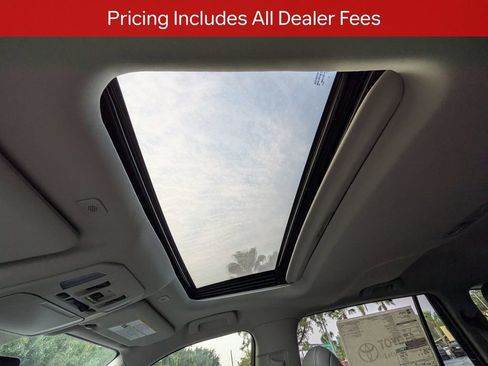 Used 2026 Toyota Highlander Limited AWD/4WD image 23