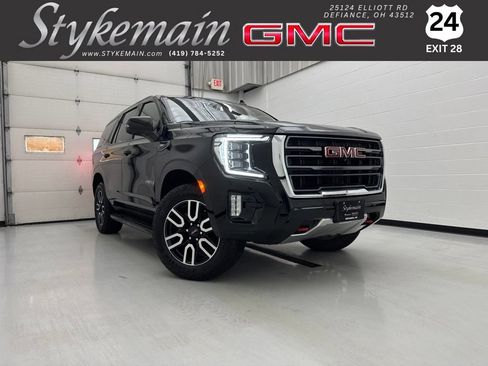Used 2024 GMC Yukon AT4 w/ Technology Package AWD/4WD image 1