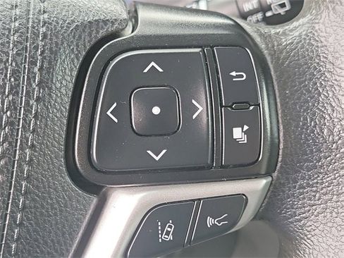 Used 2020 Toyota Sienna LE w/ Carpet Mat Package image 9