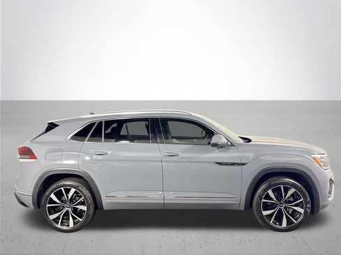 Used 2024 Volkswagen Atlas Cross Sport SEL Premium R-Line image 5