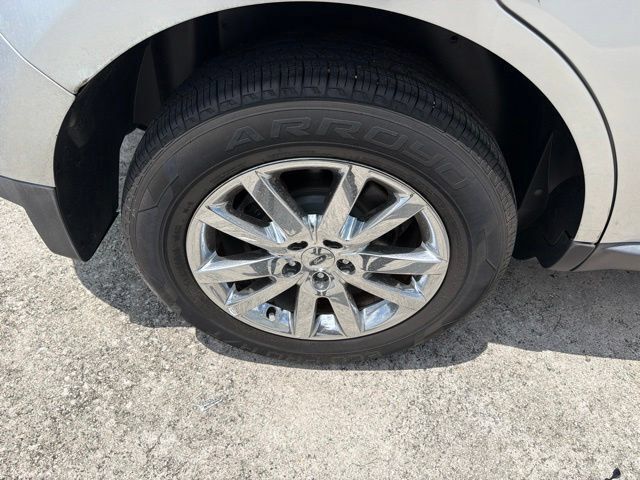 Used 2013 Ford Edge SEL FWD image 9