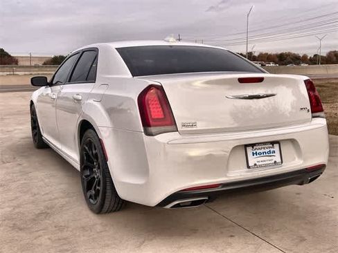 Used 2018 Chrysler 300 S image 5