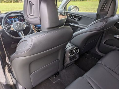 Used 2024 Mercedes-Benz GLC 300 4MATIC image 28
