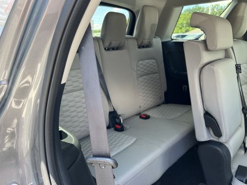 Used 2022 Nissan Pathfinder SV image 14