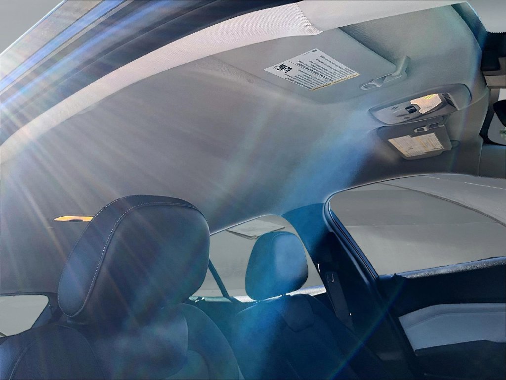 Used 2025 Chevrolet Trax LT FWD image 30