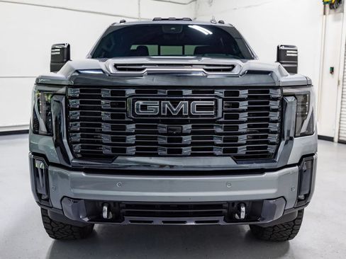 Used 2024 GMC Sierra 2500 Denali Ultimate AWD/4WD image 4