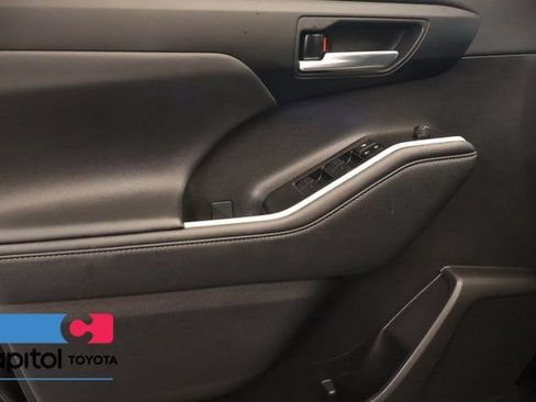 Certified 2023 Toyota Highlander XLE AWD/4WD image 10