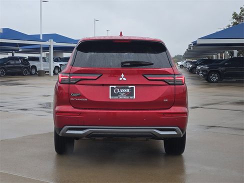 Used 2025 Mitsubishi Outlander SE image 6