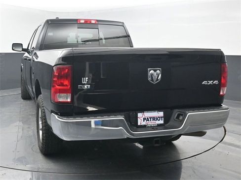 Used 2020 RAM 1500 Classic SLT image 4