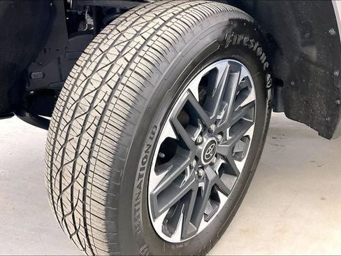 Used 2024 Toyota Tundra Limited image 33