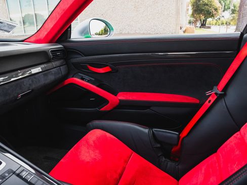 Used 2018 Porsche 911 GT2 RS RWD image 50