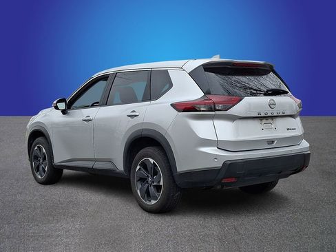 Used 2024 Nissan Rogue SV image 4