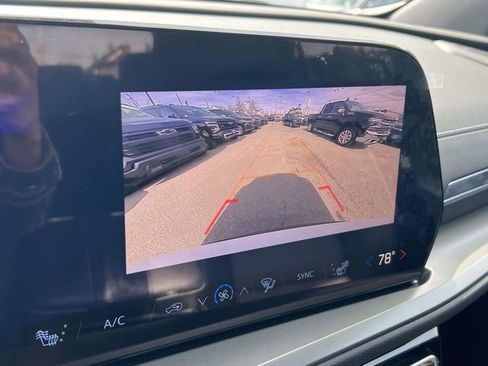 Used 2025 Chevrolet Traverse LT image 31