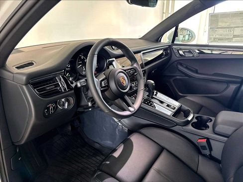 New 2026 Porsche Macan AWD/4WD image 4