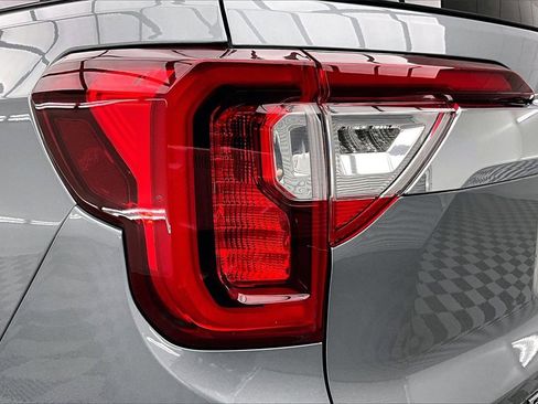 Used 2023 GMC Acadia SLE w/ Driver Convenience Package image 31