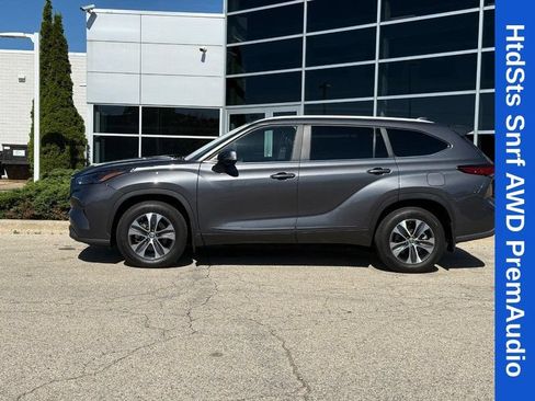 Used 2023 Toyota Highlander XLE AWD/4WD image 6