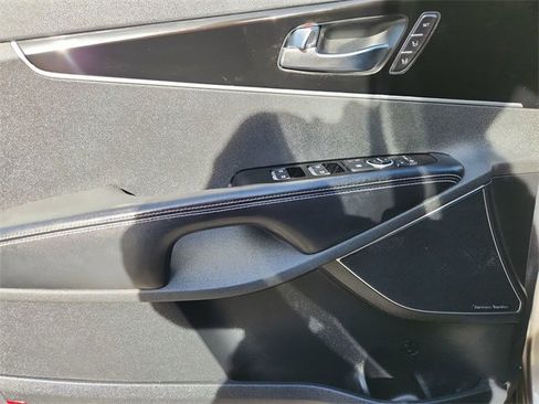 Used 2019 Kia Sorento SX image 23