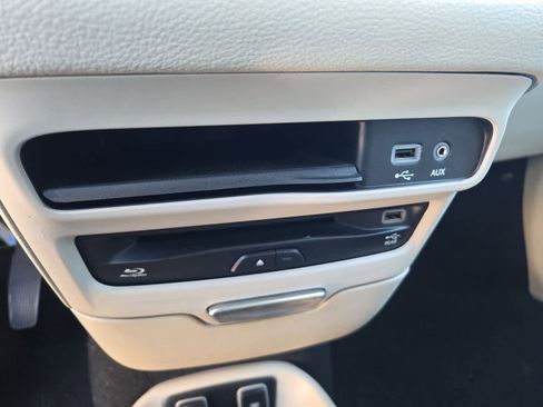 Used 2018 Chrysler Pacifica Limited w/ Advanced Safetytec Group image 30