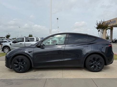 Used 2024 Tesla Model Y Long Range AWD/4WD image 9