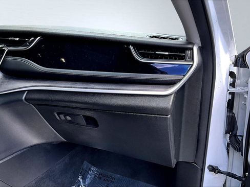 Used 2023 Jeep Grand Cherokee 4WD 4xe image 17